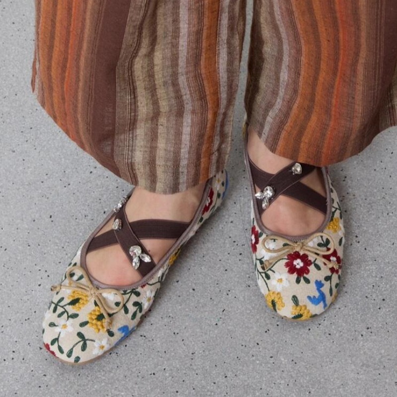 Women'S Fashion Footwear - Embroidery Flower Ballet Flats Women Rhinestone